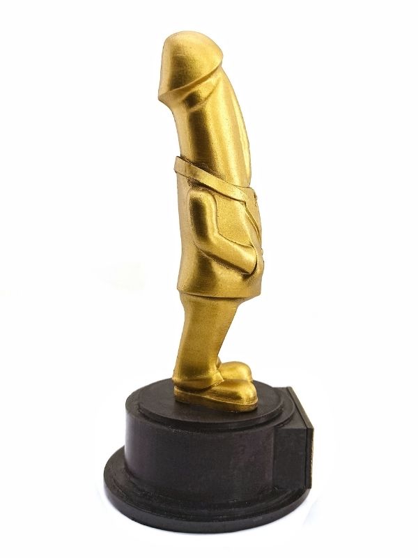Dick Of The Year – Esprili Masaüstü Ödül Heykeli Model 1 - Görsel 3